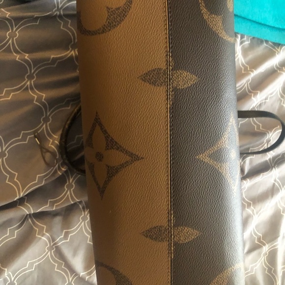 InTheGo MM LV tote - Picture 8 of 9